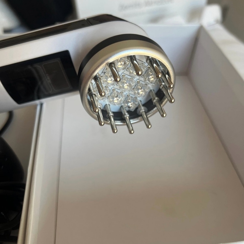✨Microcurrent with LED Therapy ✨ - Picture 6 of 8
